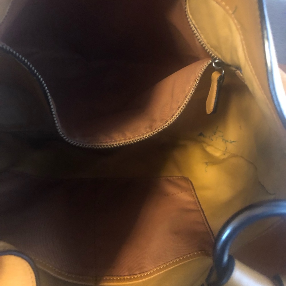 Beautiful Authentic Coach Shoulder Bag - Picture 4 of 7